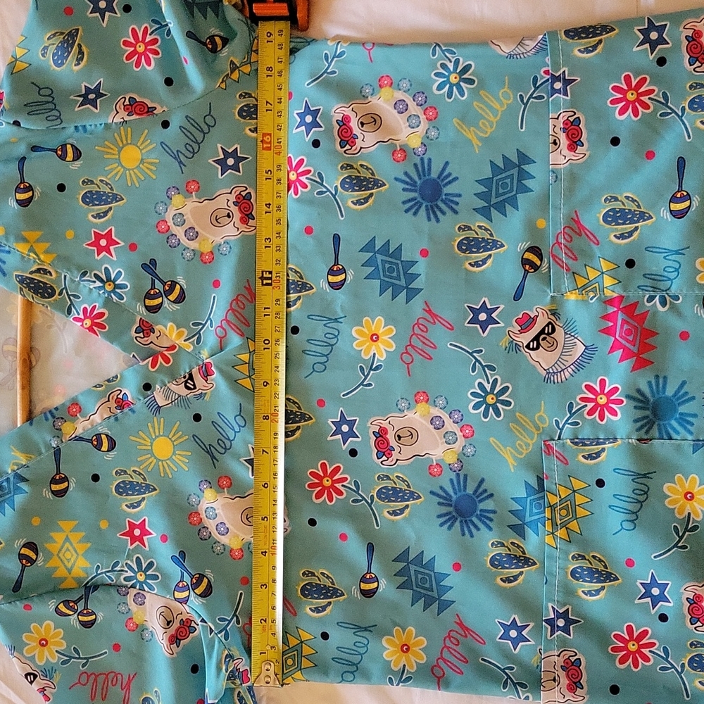 CUTE SCRUBS TOP - Picture 4 of 7